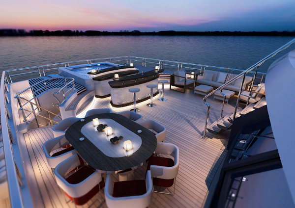 Red Square Yacht